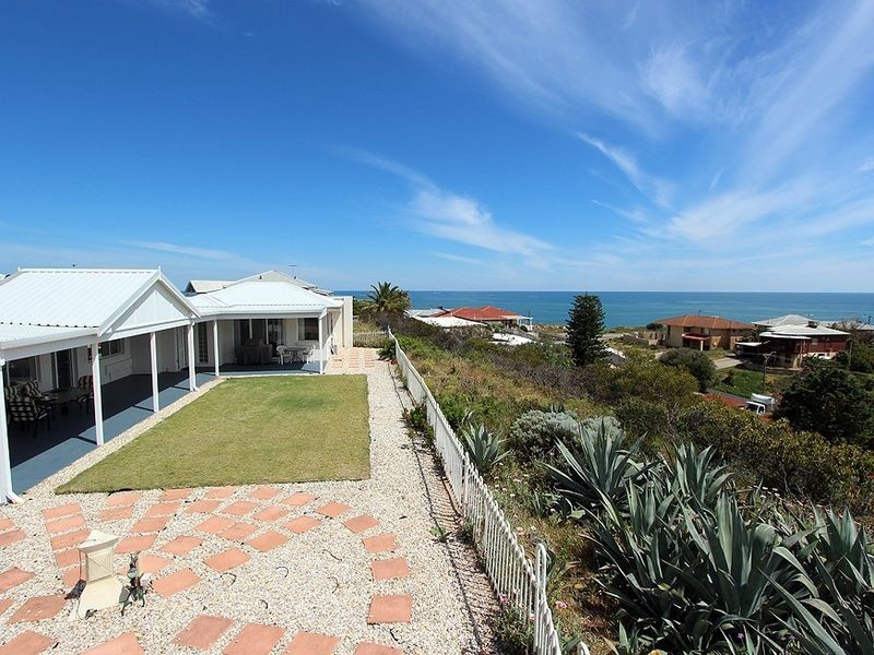 114 Leighton Road, Halls Head WA 6210