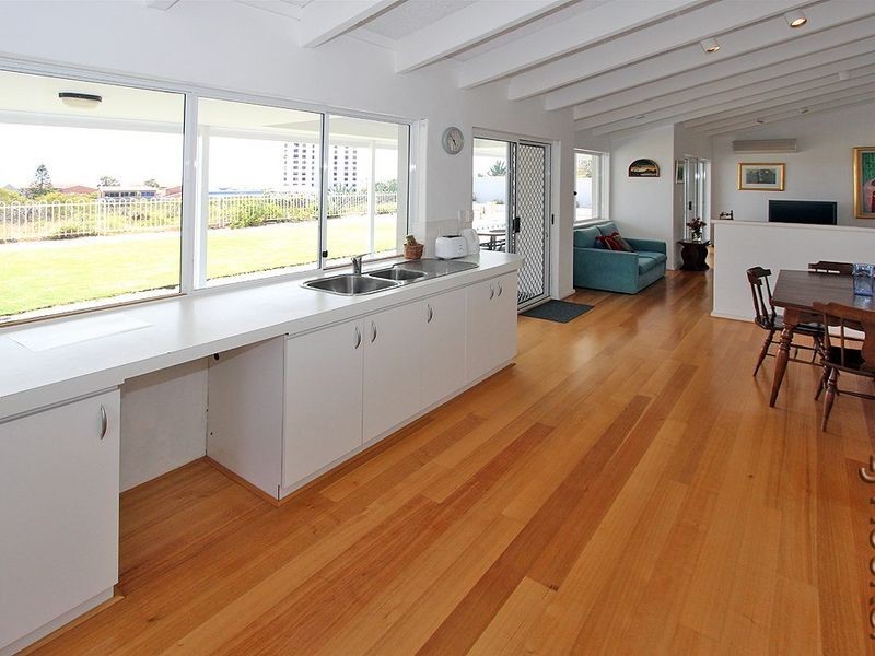 114 Leighton Road, Halls Head WA 6210