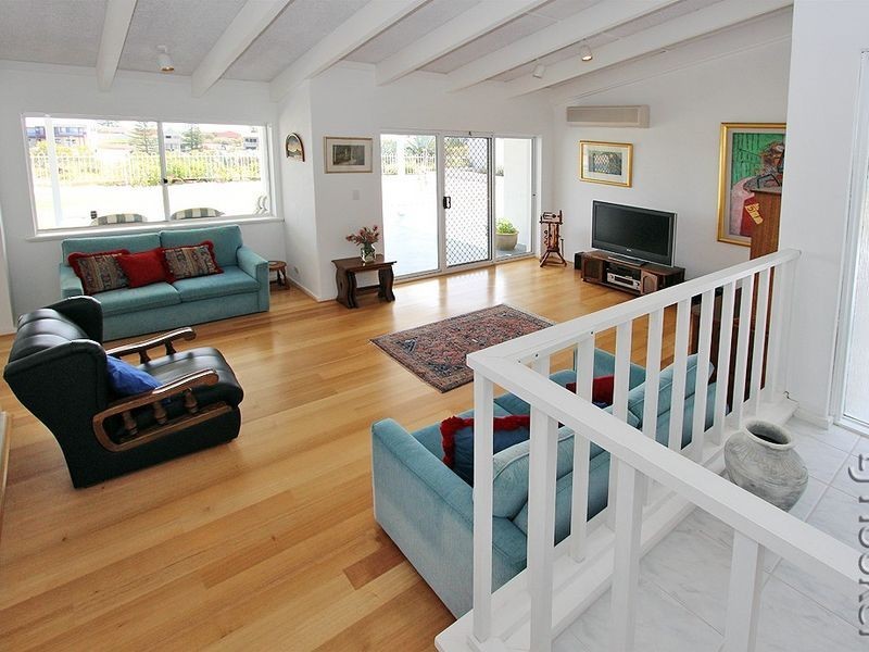 114 Leighton Road, Halls Head WA 6210