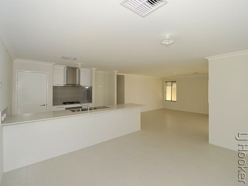 124 Badgerup Avenue, Lakelands WA 6180