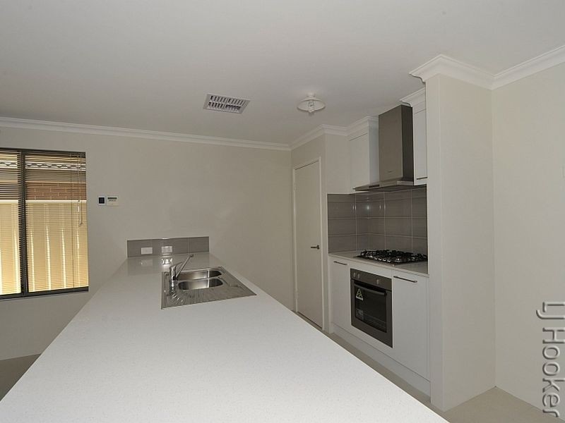 124 Badgerup Avenue, Lakelands WA 6180