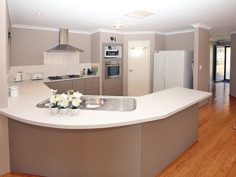 299 Oakmont Avenue, Meadow Springs WA 6210