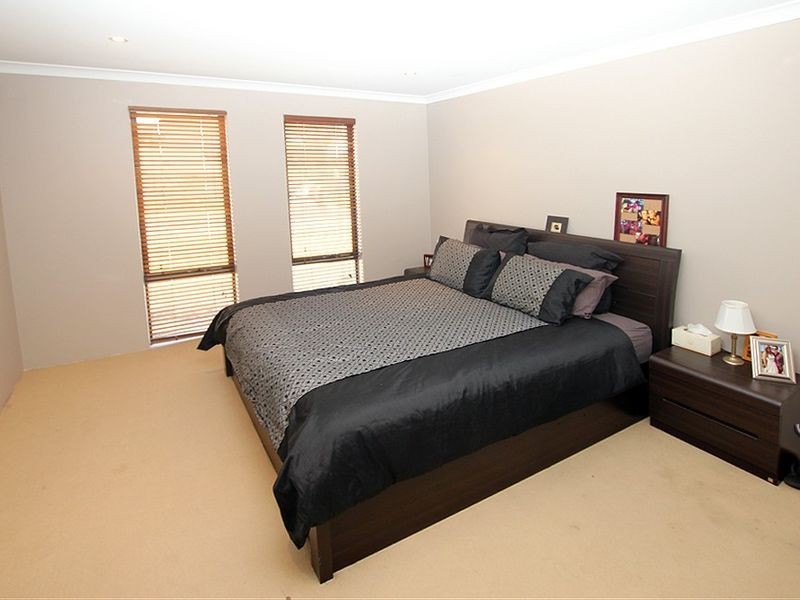 299 Oakmont Avenue, Meadow Springs WA 6210