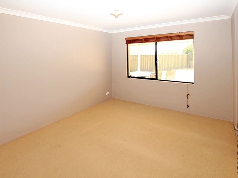 299 Oakmont Avenue, Meadow Springs WA 6210