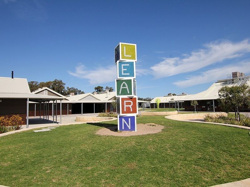 299 Oakmont Avenue, Meadow Springs WA 6210