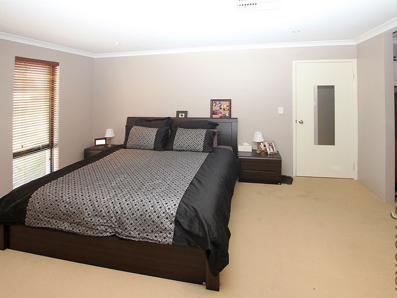 299 Oakmont Avenue, Meadow Springs WA 6210