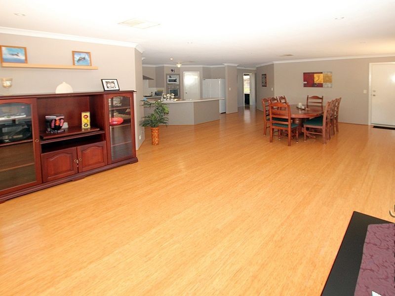 299 Oakmont Avenue, Meadow Springs WA 6210