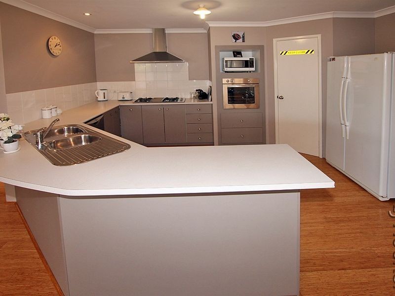 299 Oakmont Avenue, Meadow Springs WA 6210