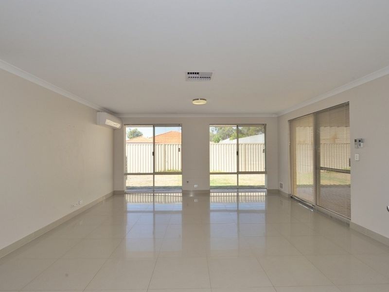 81 Warburton Trail, Lakelands WA 6180