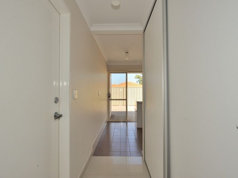 81 Warburton Trail, Lakelands WA 6180