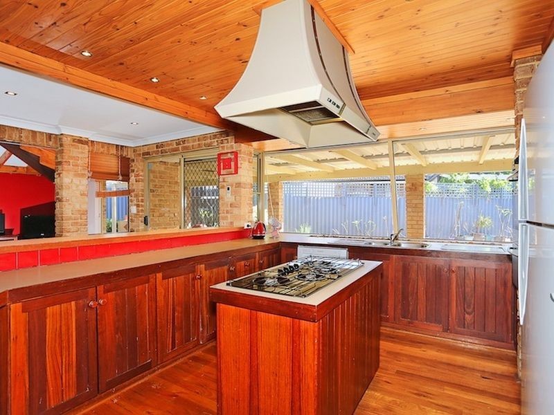 6 Camellia Court, Halls Head WA 6210