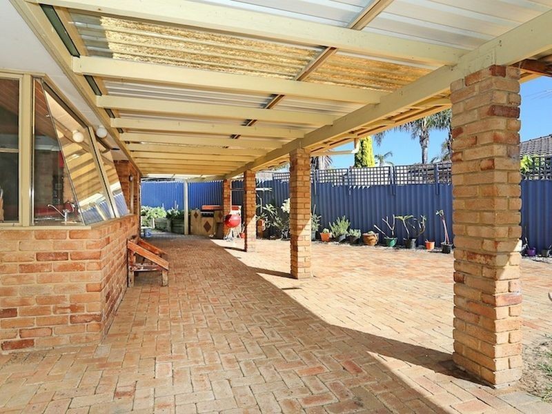 6 Camellia Court, Halls Head WA 6210