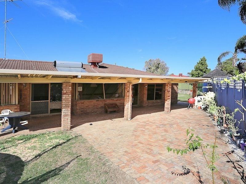 6 Camellia Court, Halls Head WA 6210