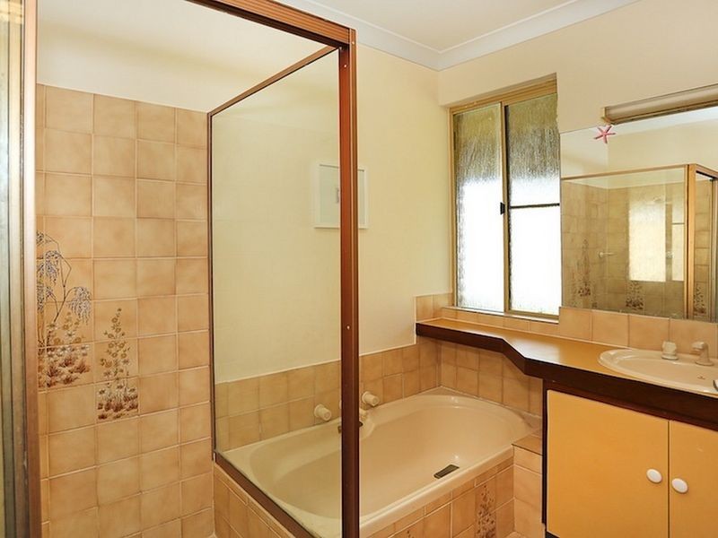 6 Camellia Court, Halls Head WA 6210