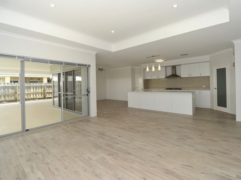 33 Skylark Loop, Erskine WA 6210