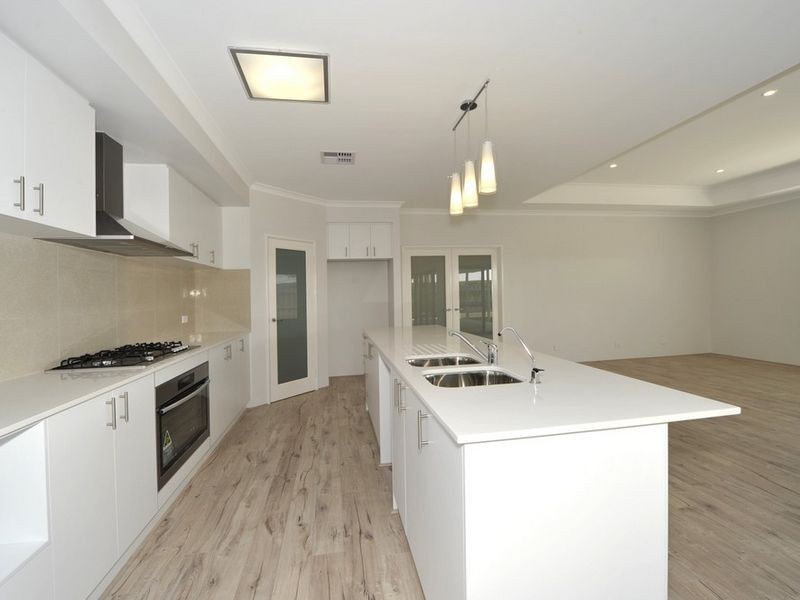 33 Skylark Loop, Erskine WA 6210