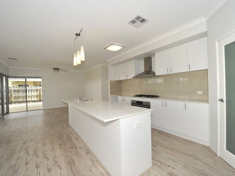 33 Skylark Loop, Erskine WA 6210