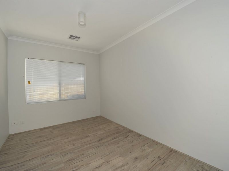 33 Skylark Loop, Erskine WA 6210
