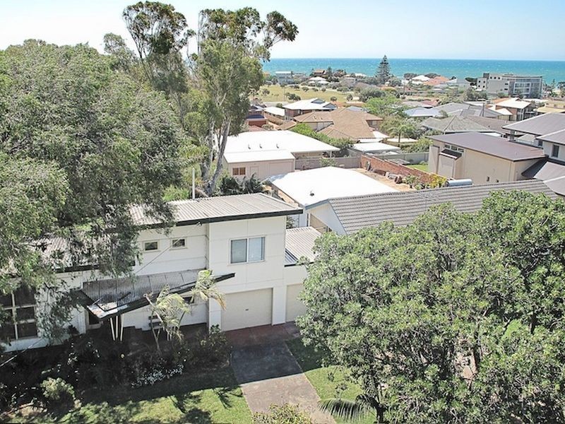 24 Peter Street, Halls Head WA 6210