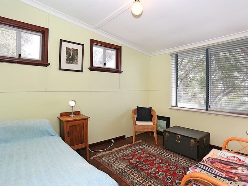 24 Peter Street, Halls Head WA 6210