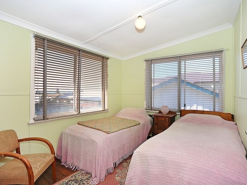 24 Peter Street, Halls Head WA 6210