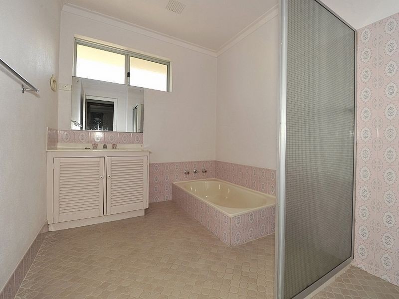 56 Janis Street, Halls Head WA 6210