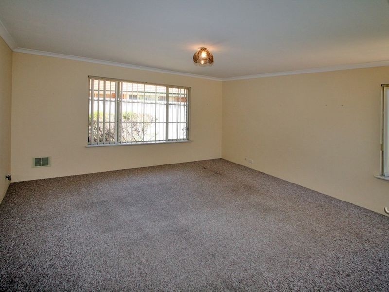 6A Seaton Close, Halls Head WA 6210