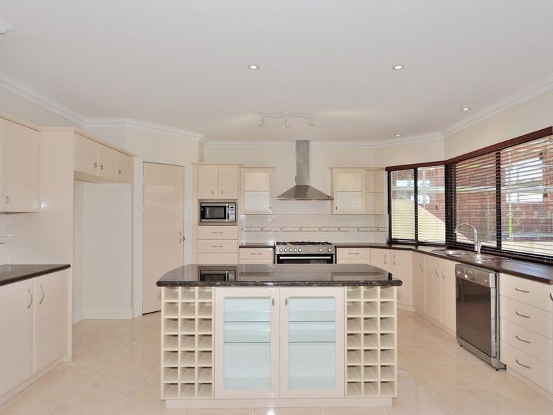 3 Queen Parade, Wannanup WA 6210