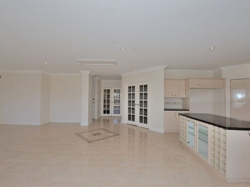 3 Queen Parade, Wannanup WA 6210