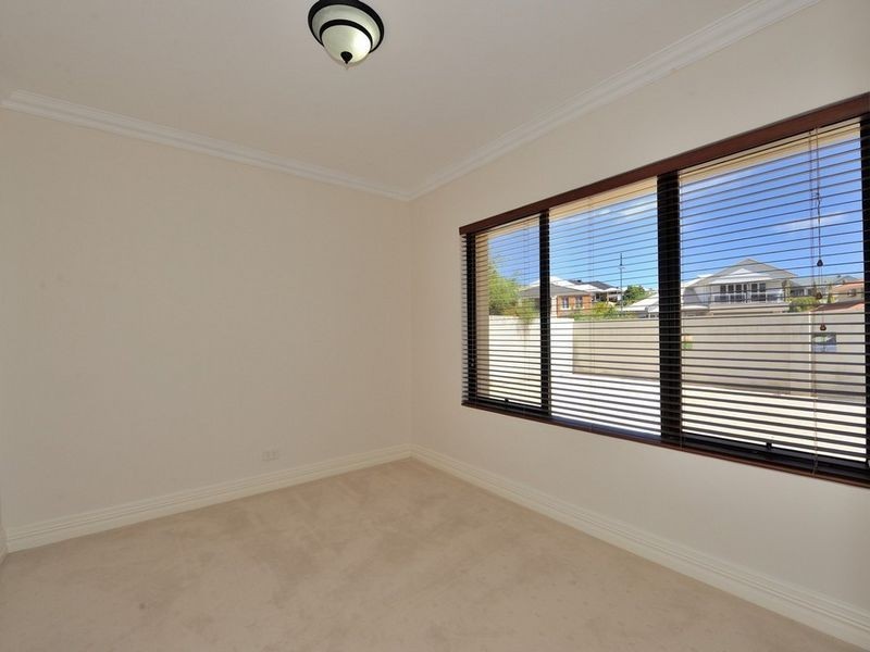 3 Queen Parade, Wannanup WA 6210