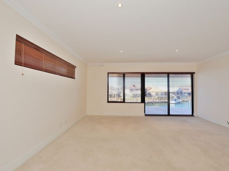 3 Queen Parade, Wannanup WA 6210