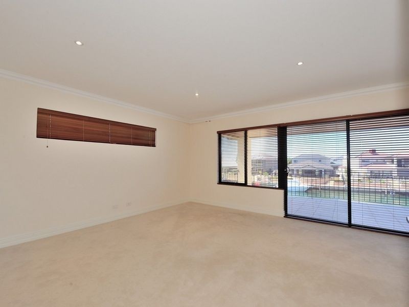 3 Queen Parade, Wannanup WA 6210