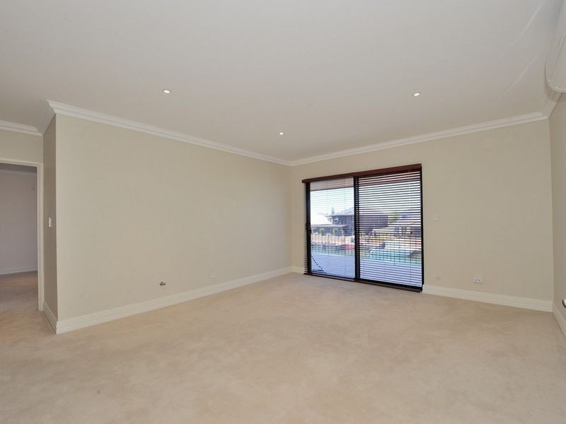 3 Queen Parade, Wannanup WA 6210