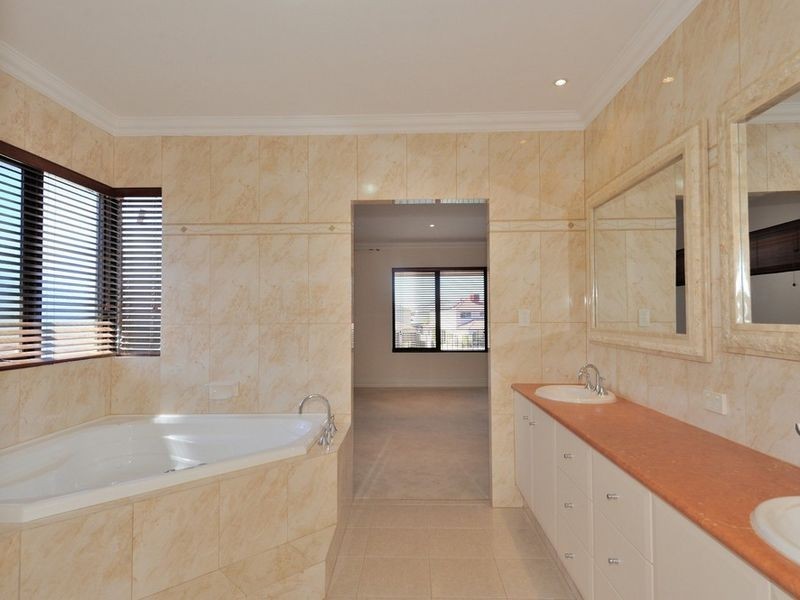 3 Queen Parade, Wannanup WA 6210