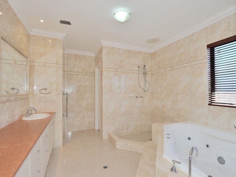 3 Queen Parade, Wannanup WA 6210