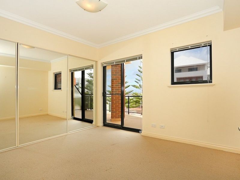 6/37 Dolphin Drive, Mandurah WA 6210