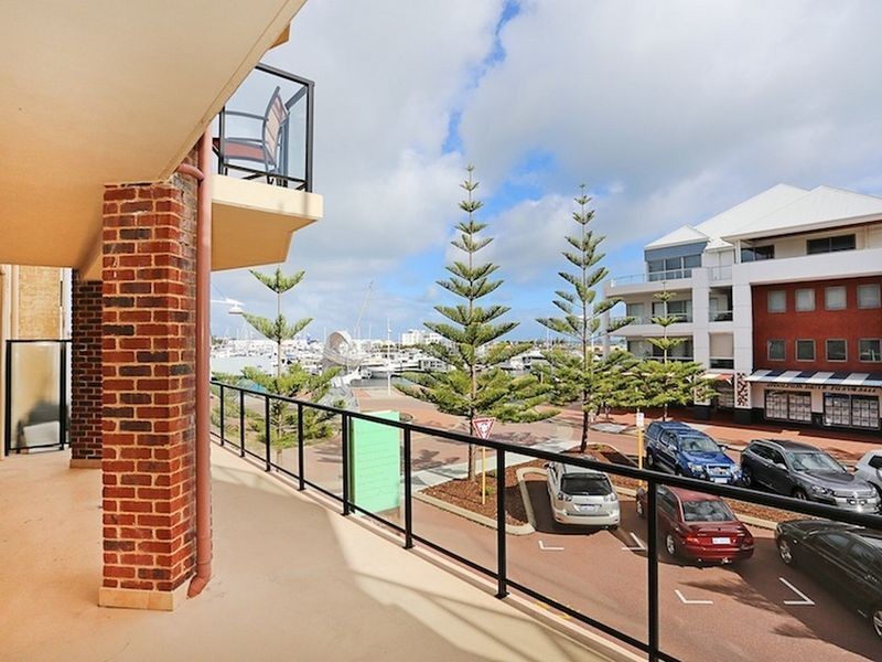 6/37 Dolphin Drive, Mandurah WA 6210