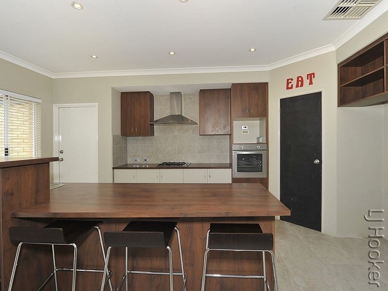 1 Dalona Parkway, Lakelands WA 6180