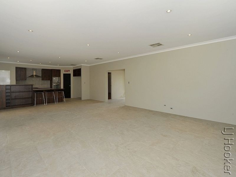 1 Dalona Parkway, Lakelands WA 6180