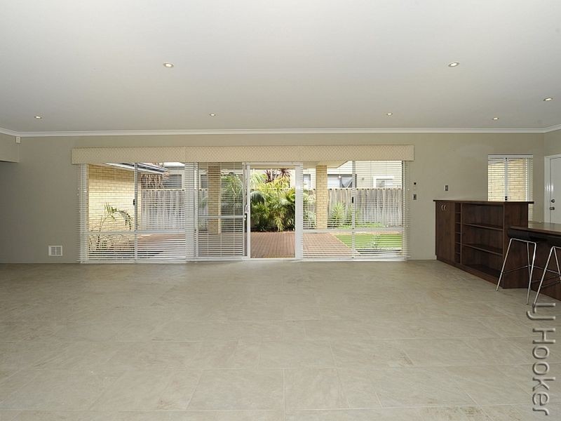 1 Dalona Parkway, Lakelands WA 6180