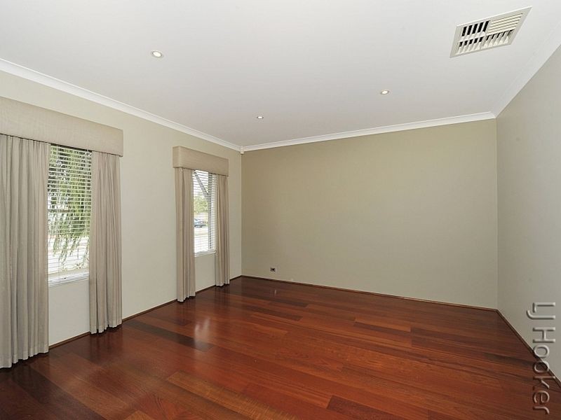 1 Dalona Parkway, Lakelands WA 6180