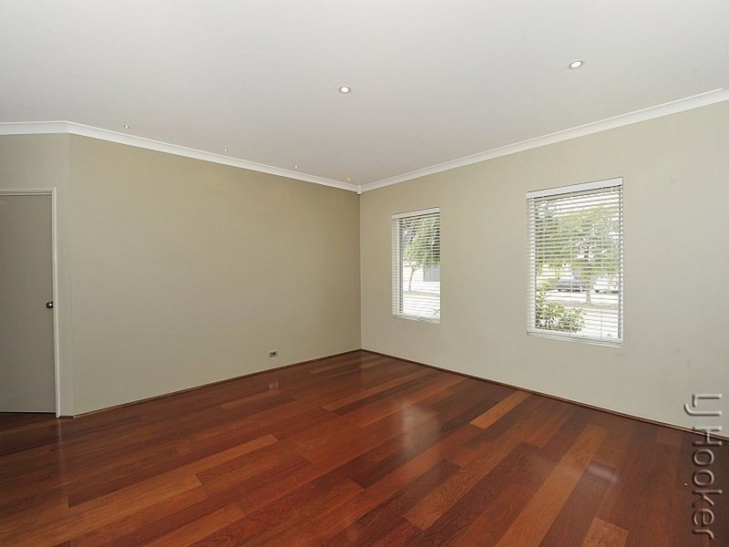 1 Dalona Parkway, Lakelands WA 6180