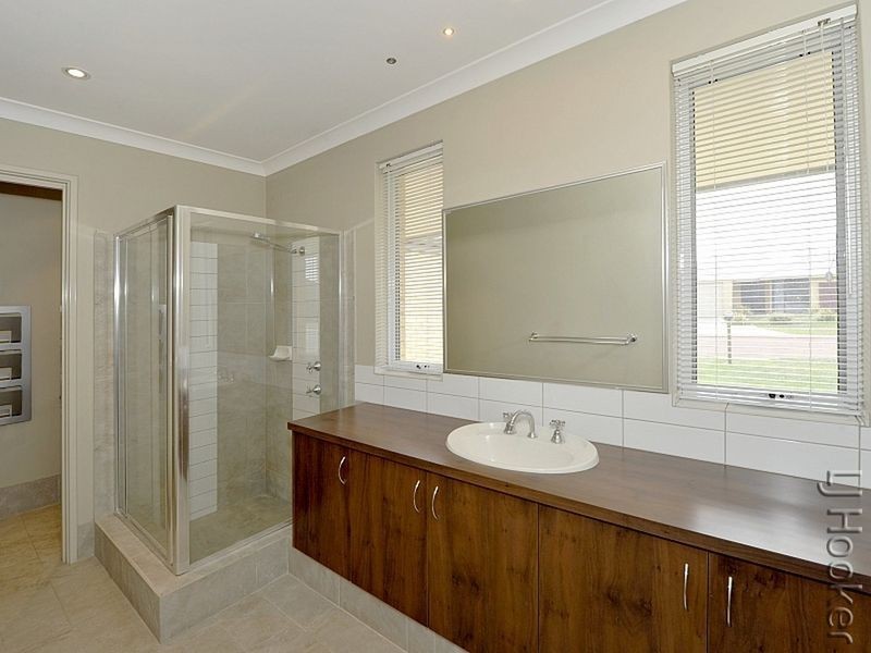 1 Dalona Parkway, Lakelands WA 6180