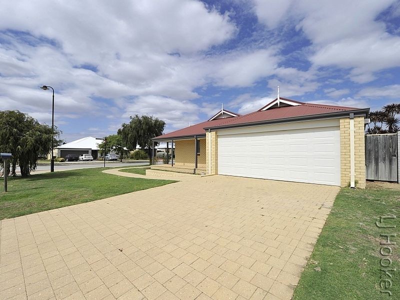 1 Dalona Parkway, Lakelands WA 6180