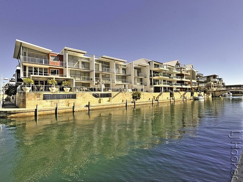 8/4 Torcello Mews, Mandurah WA 6210