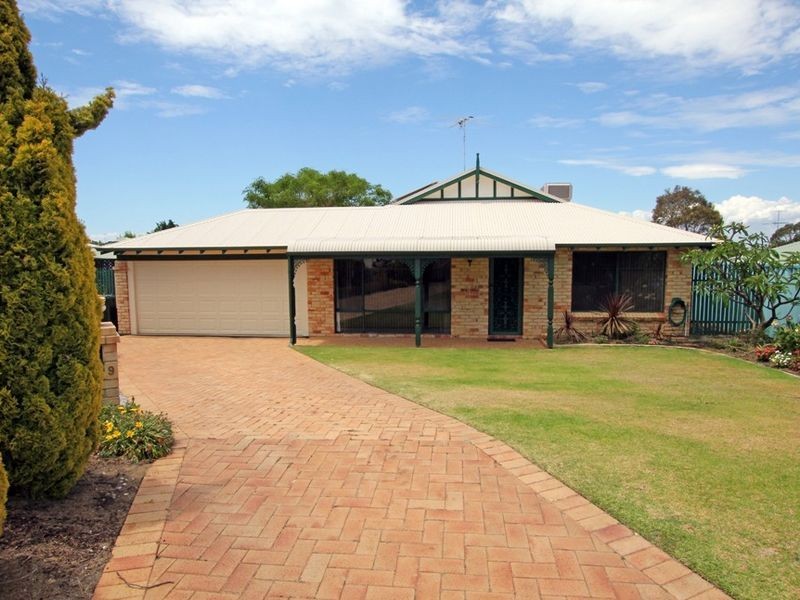 9 Wintersweet Place, Halls Head WA 6210