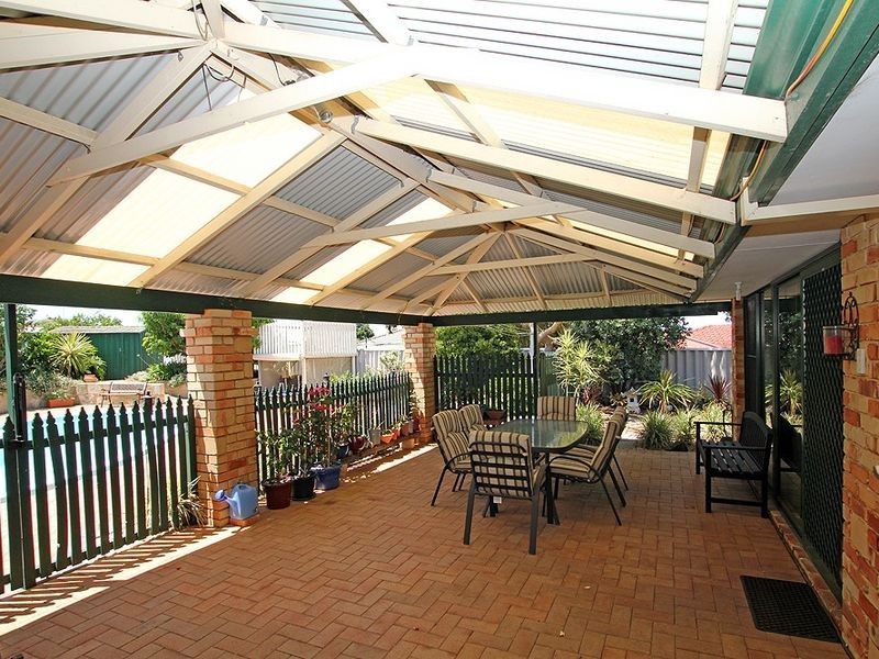 9 Wintersweet Place, Halls Head WA 6210