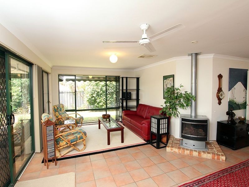 9 Wintersweet Place, Halls Head WA 6210