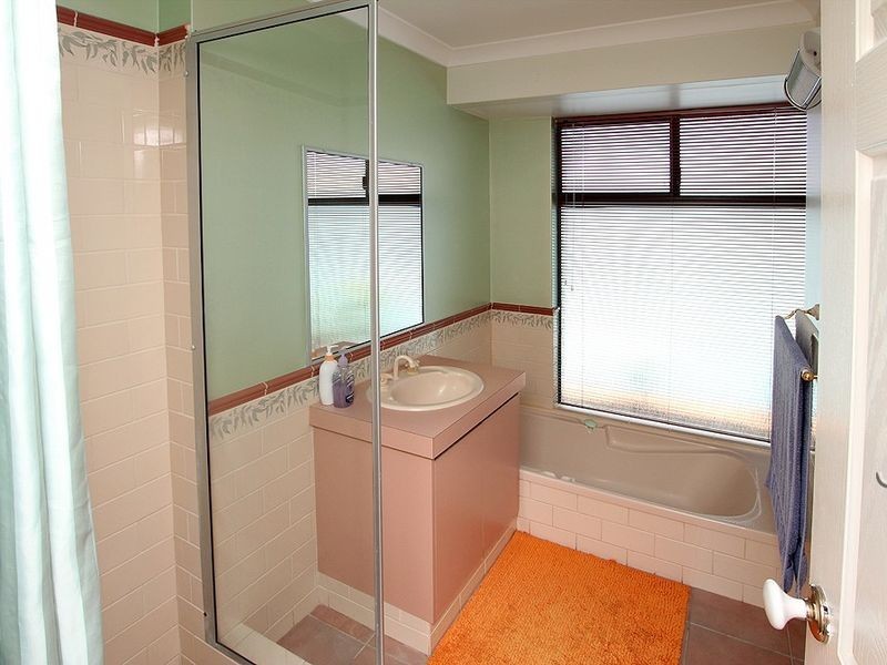 9 Wintersweet Place, Halls Head WA 6210