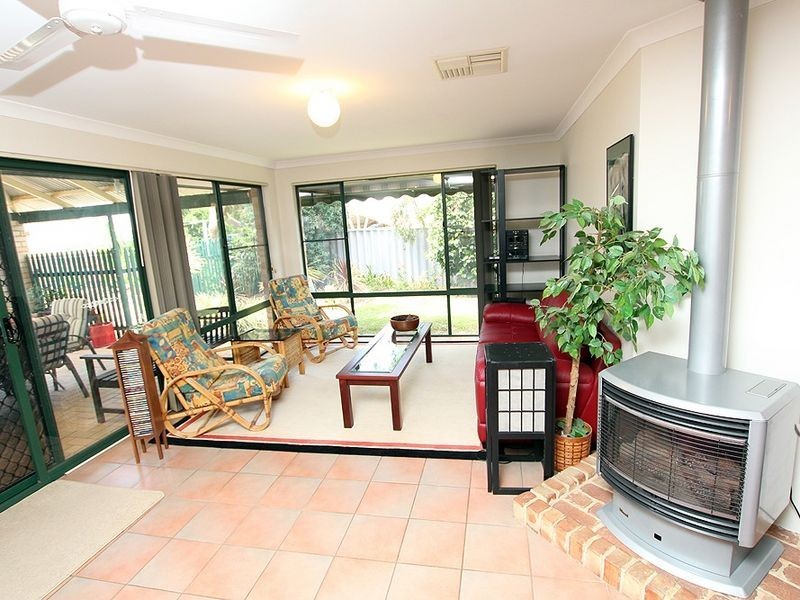 9 Wintersweet Place, Halls Head WA 6210